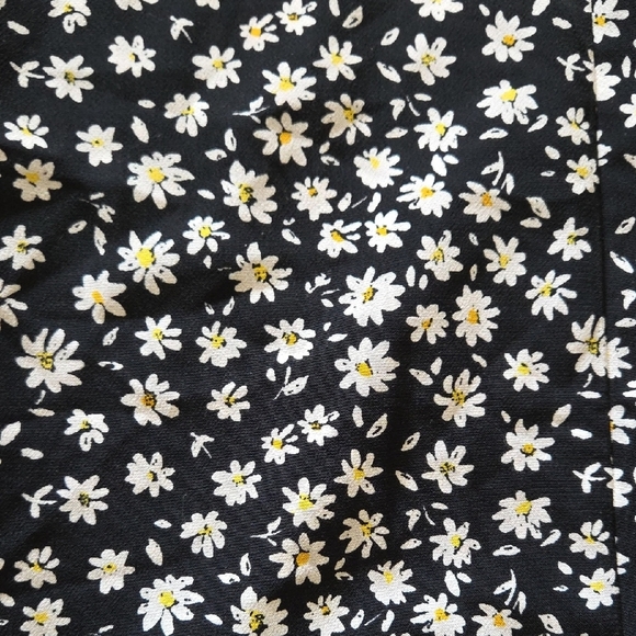 💥Buy2Get1Free💥Chic Black Pants With Floral Design - Picture 2 of 4